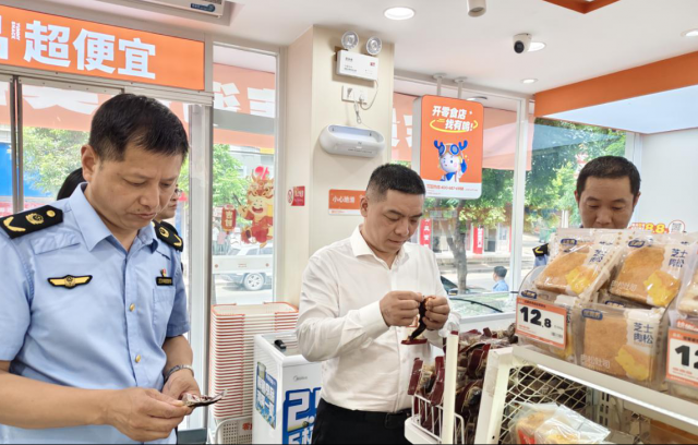 达州市市场监管局主要领导督导农村假冒伪劣食品整治工作